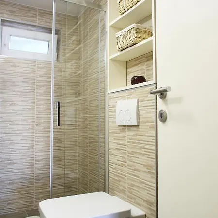 Pearl Apartment Split