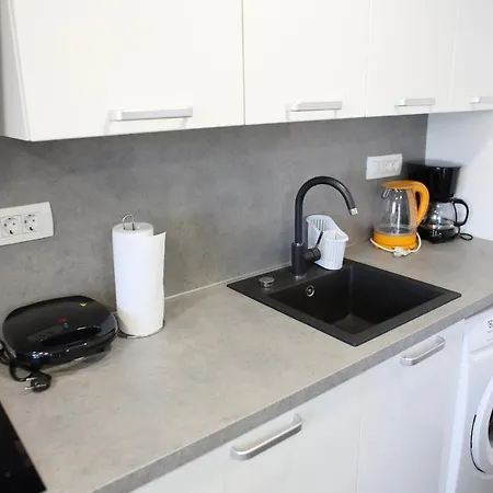 Pearl Apartment Split